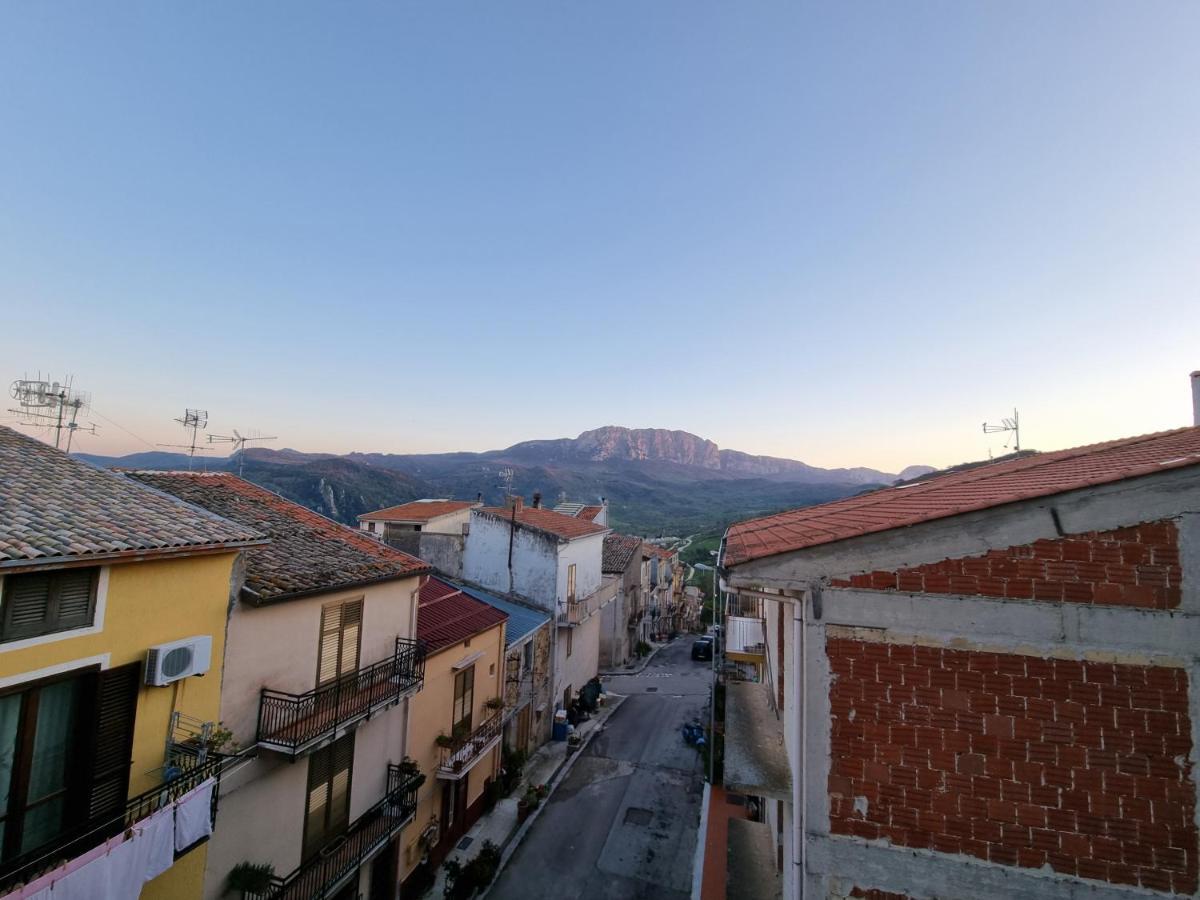 Casa di Mamma Apartment Godrano Bagian luar foto